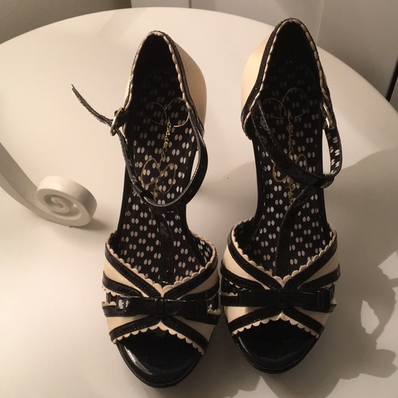 Like new heels - Picture 3 of 3